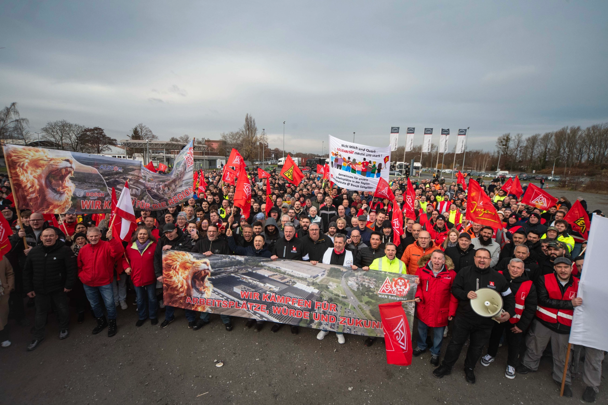 Kundgebung in Salzgitter ein deutliches Signal gegen den drohenden industriellen Kahlschlag und für die Sicherung industrieller Arbeitsplätze