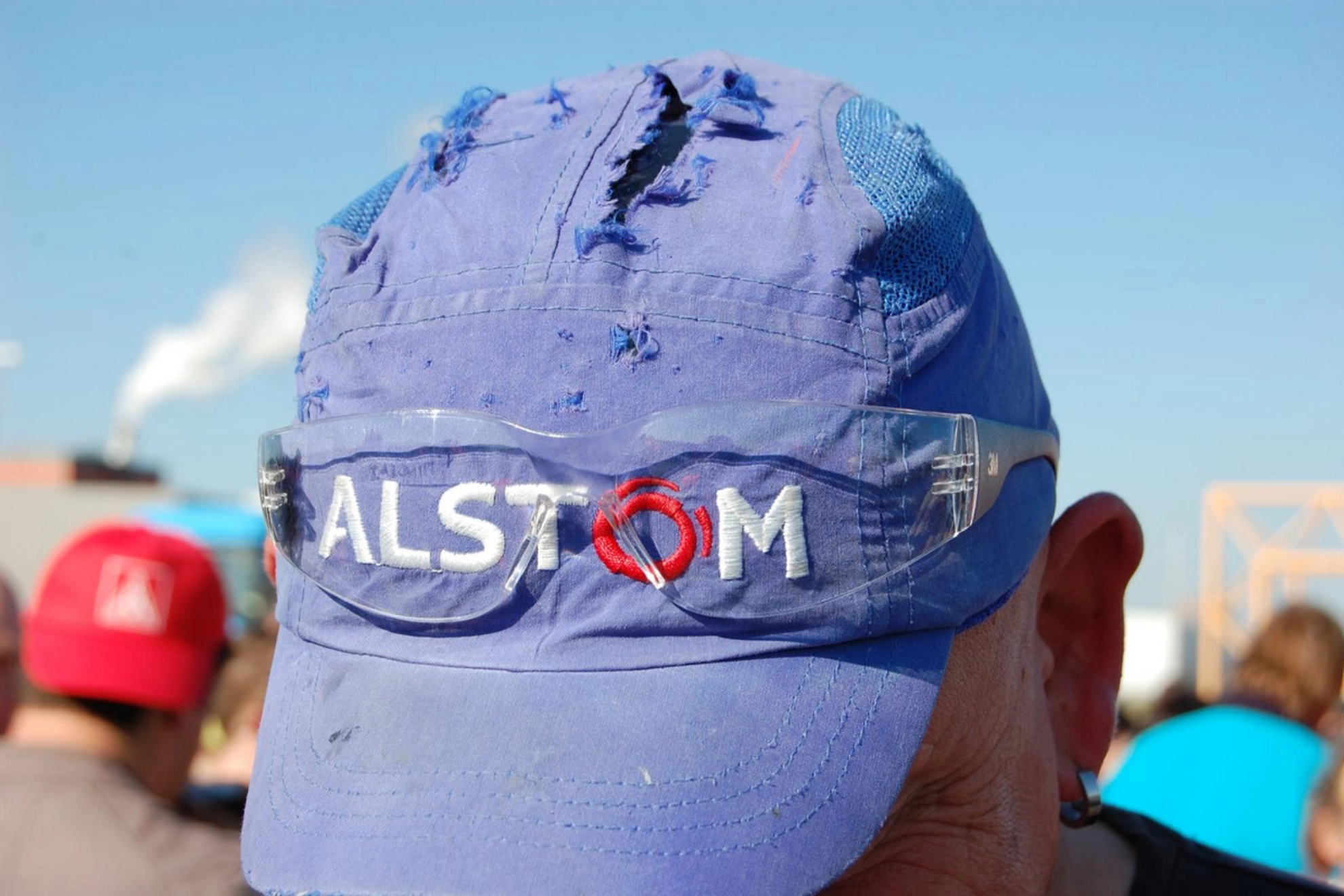 Kappe mit Alstom-Logo