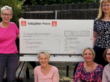 IG Metall-Frauen spenden 1.600 Euro an das Frauenhaus Salzgitter