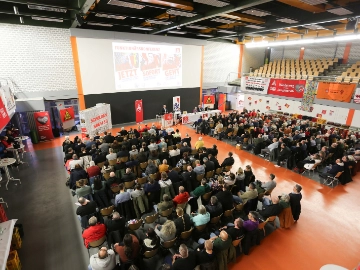 Rund 400 Metallerinnen und Metaller zeigen in Salzgitter Flagge für Industriestandort