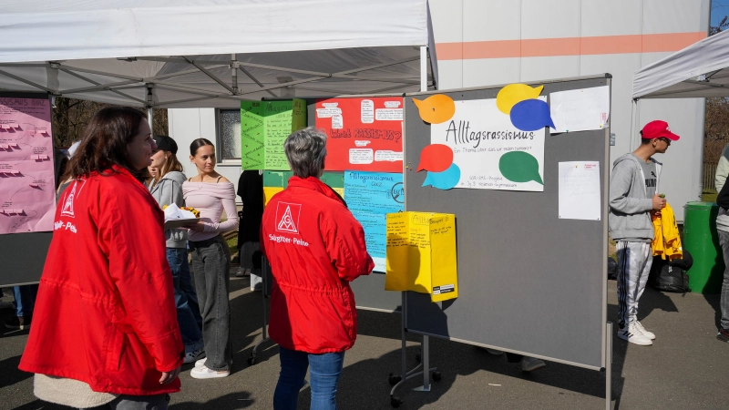 Kundgebung zum Tag gegen Rassismus bei Salzgitter Flachstahl