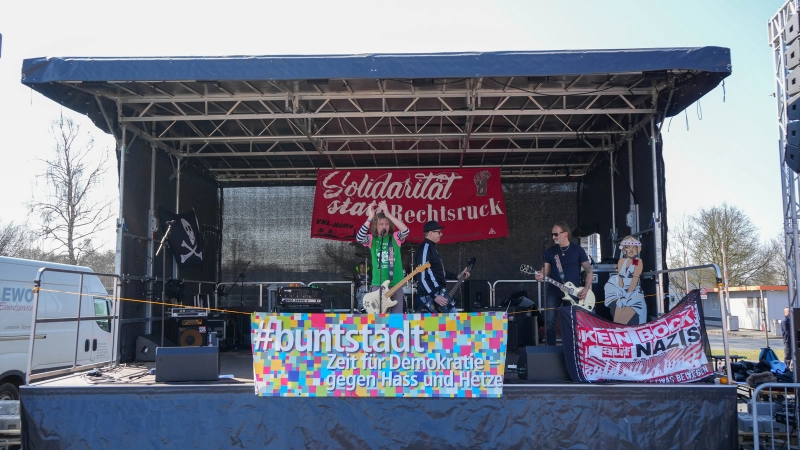 Kundgebung zum Tag gegen Rassismus bei Salzgitter Flachstahl